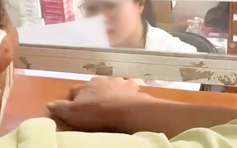 Thực hư thông tin nhân viên bệnh viện trừng mắt với người bệnh