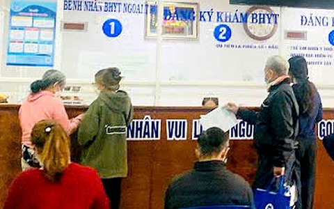 Bệnh viện mắt nói nhân viên trừng mắt với người bệnh thực chất bị chứng lồi mắt