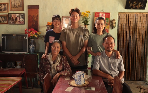 Review 'Lật Mặt 8' của Lý Hải: Bức tranh gia đình Việt đầy màu sắc