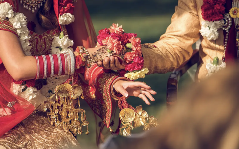 Chê thực đơn, khách mời lao xe vào tiệc cưới