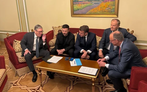 Chiến sự Ukraine: Lãnh đạo 5 nước cùng điện đàm với ông Trump từ Kiev, muốn ngừng bắn 30 ngày