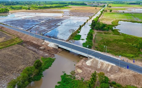 Sụt lún đường vừa khánh thành ở Tây Ninh: Chưa nghiệm thu, do trượt túi bùn