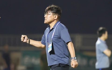 HLV Nhật Bản nghi trọng tài Việt Nam không thuộc điều lệ V-League