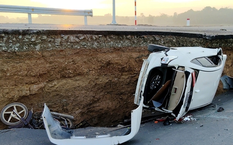 Ô tô, xe máy rớt xuống hố sụp lún đường ở Tây Ninh: 6 người phải cấp cứu