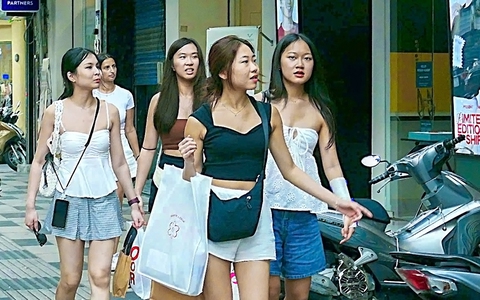 'Tour mua sắm thời trang Việt Nam' hút khách quốc tế
