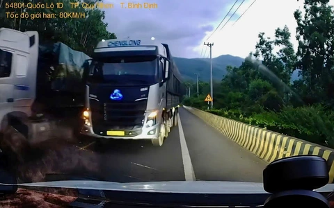 Tài xế khiếp vía khi xe tải đối diện chạy ẩu, lấn làn