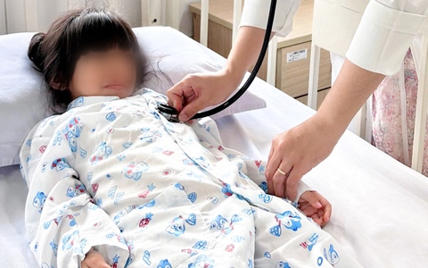 Cấp cứu 3 mẹ con bị ngạt khí do dùng máy phát điện chạy máy lạnh trong phòng kín