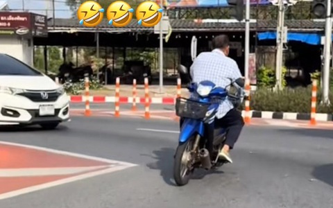 Chiếc xe máy với thiết kế độc lạ có 1-0-2