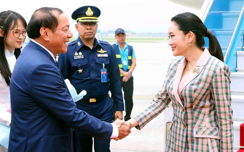 Thủ tướng Thái Lan bắt đầu chuyến thăm chính thức Việt Nam