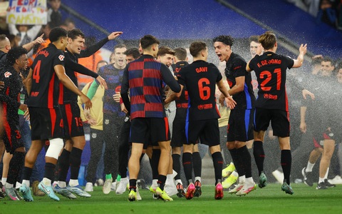 Espanyol tưới nước ngăn Barca mừng vô địch La Liga