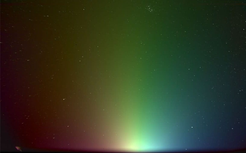 NASA ghi lại 'cầu vồng vũ trụ' tuyệt đẹp trong ánh sáng hoàng đạo