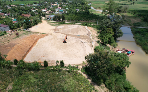 Giá cát xây dựng tăng đột biến, nhà thầu lao đao