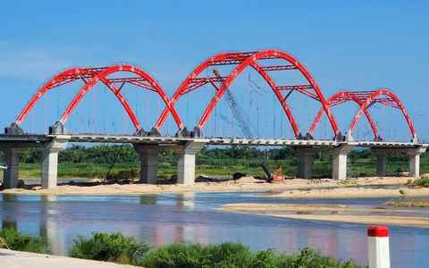 Cầu nối sông Trà Khúc làm gần xong, giờ tranh luận việc đặt tên