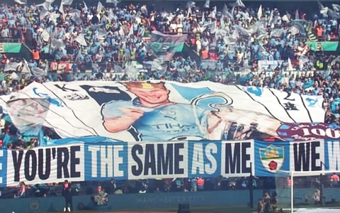 Erling Haaland góp tiền giúp fan tri ân đồng đội Kevin De Bruyne