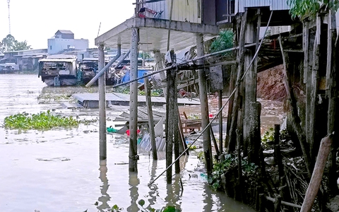Sạt lở bờ sông Ông Chưởng, ảnh hưởng 10 nhà dân