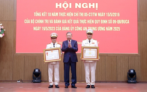 Trung tướng Tô Ân Xô - trợ lý Tổng Bí thư được tặng Huân chương Quân công hạng ba