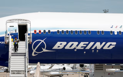 Ba Lan tịch thu 5 tấn lốp máy bay Boeing vận chuyển lén sang Nga