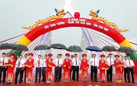 Khánh thành cầu dây văng hình búp sen 1.200 tỉ đồng