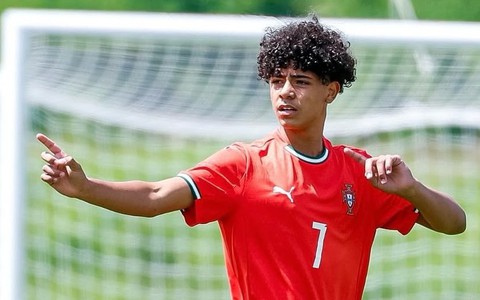 Con trai Ronaldo lập cú đúp giúp U15 Bồ Đào Nha vô địch, học theo cha ăn mừng 'Siuuu'