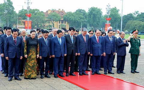 Lãnh đạo Đảng, Nhà nước vào Lăng viếng Chủ tịch Hồ Chí Minh dịp 19-5