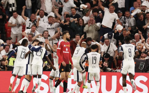 Đánh bại Man United, Tottenham đăng quang chức vô địch Europa League