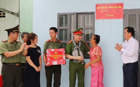 Bộ Công an bàn giao 700 căn nhà cho hộ dân khó khăn ở Bạc Liêu
