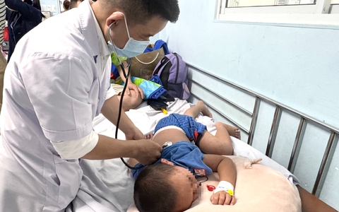 Ca mắc tay chân miệng, sốt xuất huyết tại TP.HCM tăng mạnh, nguy cơ dịch chồng dịch