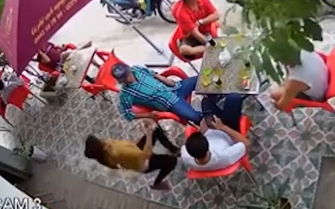 'Cứ ngồi im tình yêu sẽ đến'