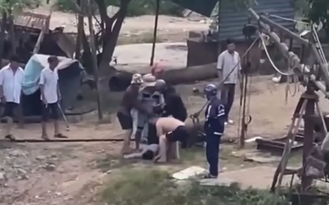 Tìm ra cách cứu cô gái đuối nước giữa sông Thạch Hãn rồi 
lặng lẽ rời đi