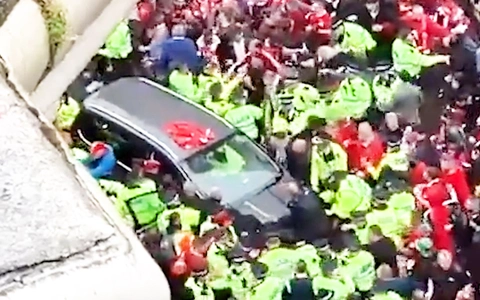 Video lao xe vào đám đông tại lễ rước cúp vô địch của Liverpool, 27 người bị thương
