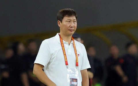 HLV Kim Sang Sik: 'Cầu thủ Đông Nam Á tự hào khi đối đầu và thắng Man United'