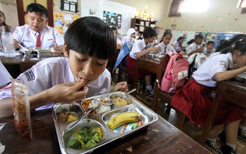Indonesia tái chế rác thải thực phẩm từ chương trình bữa ăn miễn phí