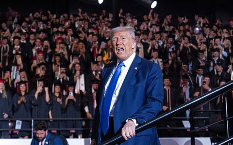 Kinh tế Mỹ chỉ đang trong 'giai đoạn chuyển tiếp', ông Trump trấn an