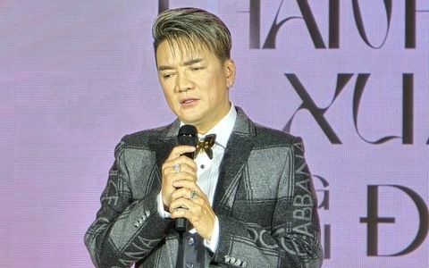 Đàm Vĩnh Hưng tung MV ồ ạt nhưng thưa thớt người xem