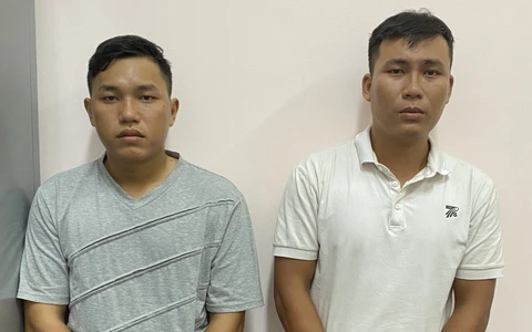 Hai anh em ruột cướp tiệm vàng ở Hóc Môn khai gì?