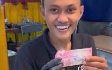 Chàng trai chưa trải sự đời bị khách cho ăn cú lừa hoàn hảo
