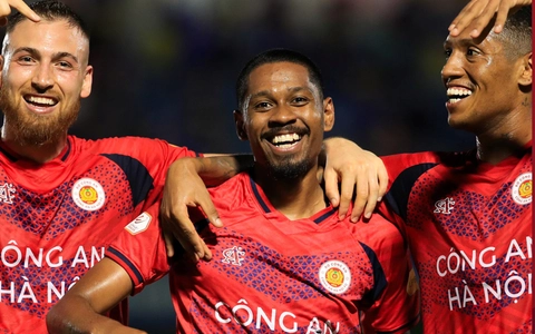Cao Pendant Quang Vinh ghi bàn đầu tiên ở V-League