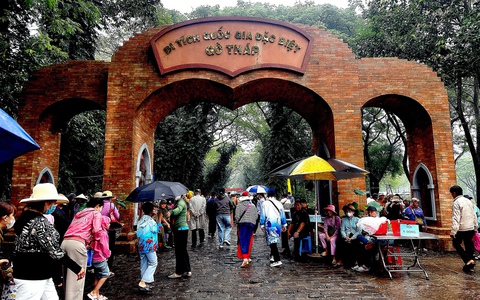 Du lịch Đồng Tháp dịp lễ 30-4: Khu di tích đông khách, làng hoa Sa Đéc đìu hiu
