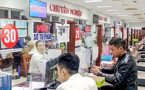 Chính phủ đề nghị dành thêm 54.000 tỉ đồng chi cho tinh gọn bộ máy, miễn học phí