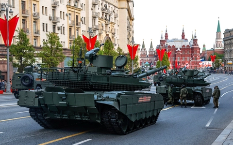 Cờ đỏ rợp trời ở Matxcơva trước kỷ niệm 80 năm Ngày Chiến thắng