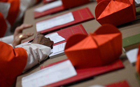 Vì sao dùng khói báo tin chọn tân Giáo hoàng?