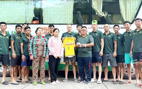 Những chiếc áo đấu thấm đẫm yêu thương ở Cúp Truyền hình TP.HCM 2025