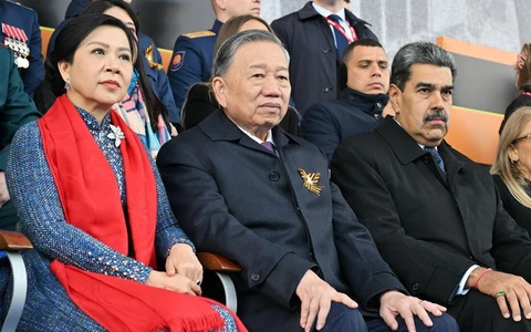 Tổng Bí thư Tô Lâm và Phu nhân dự Lễ duyệt binh kỷ niệm 80 năm Ngày Chiến thắng