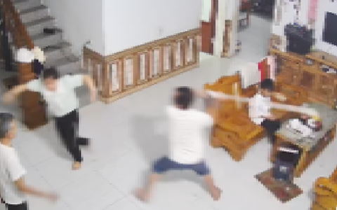 Công an vào cuộc vụ chồng dùng cây lau nhà đánh vợ nhập viện ở Tuyên Quang