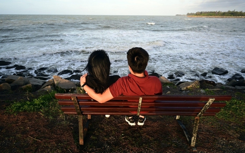 Có yêu nhau, xin đừng 'sát thương nhau'