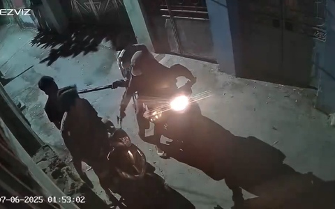 Điều tra vụ 3 người bịt mặt chĩa kiếm đe dọa cướp tài sản 2 thanh niên đi xé máy