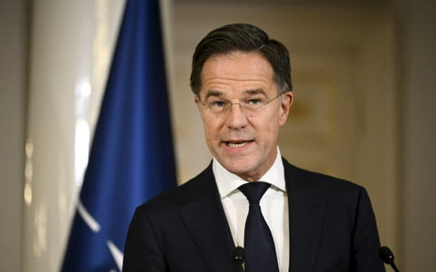 NATO cảnh báo Anh: 'Tăng chi tiêu quốc phòng hoặc học tiếng Nga'