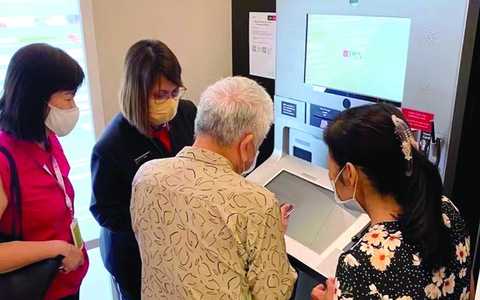 Nhà băng săn sóc khách hàng cao tuổi