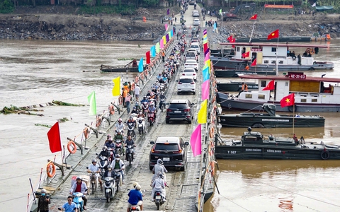 Khẩn cấp cắt cầu phao Phong Châu do nước sông Hồng dâng cao, chảy xiết