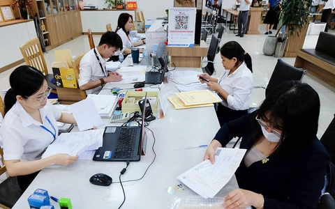 TP.HCM yêu cầu không để người dân đợi quá 20 phút khi nộp hồ sơ tại phường, xã mới